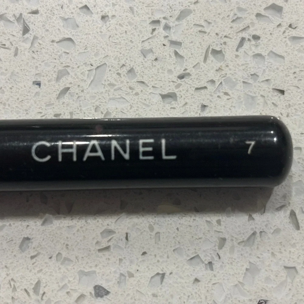 Chanel No 7 Travel Tapered Powder Brush Black Gold Makeup Tool